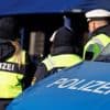 Vrouw steekt twee mensen in München, politie schiet haar neer