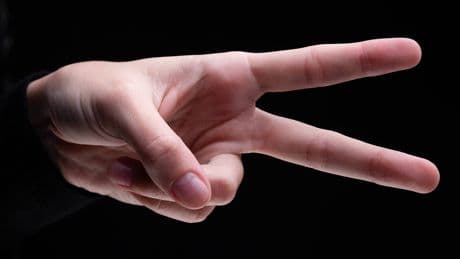 Viele nehmen zu wenig: 2-Finger-Regel bei Sonnencreme