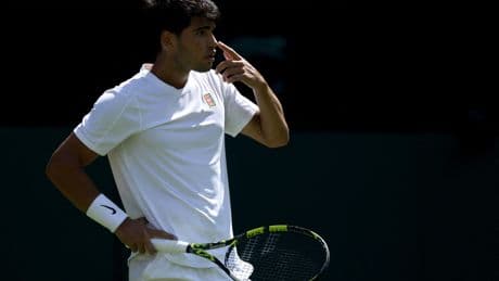 EN DIRECT - Wimbledon : Royer qualifié après l’abandon de Tsitsipas, Alcaraz a beaké dans le 2e set