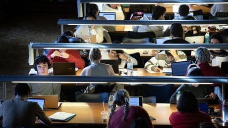 El 45% de los universitarios usa ChatGPT para redactar sus trabajos