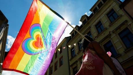 Homophobe Attacke nach CSD in Soest: Mann attackiert und beleidigt mehrere Menschen