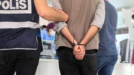 Denizli'de bir bebeği darbettiği iddia edilen şüpheli tutuklandı
