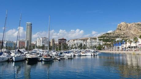 El tiempo del jueves: hasta 35º en Andalucía y altas temperaturas que prometen quedarse el fin de semana