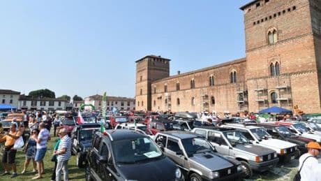 Al via a Pandino il più grande raduno di Fiat Panda al mondo: oltre mille partecipanti. Le foto