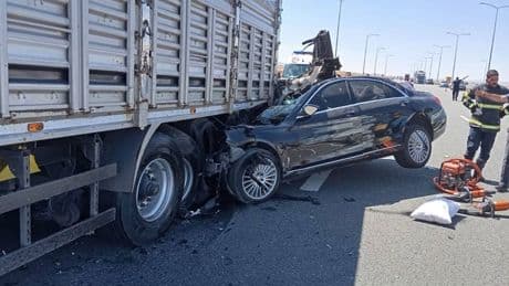 Aksaray'da korkunç kaza! Otomobil tıra arkadan çarptı: 2 kişi hayatını kaybetti