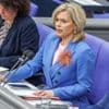 Bundestagspräsidentin wehrt sich: Klöckner sieht in der „Regenbogenfahnen-Debatte Maß und Mitte verloren“