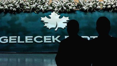 Gelecek Partisi'nde fay hattı kırıldı: Kurucu isimler istifasını duyurdu