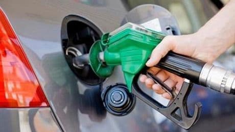 Prezzi dei carburanti alle stelle: tutti i trucchi per consumare meno quando si guida