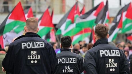 Berliner CDU will Polizisten besser schützen