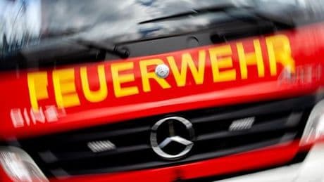 Wohnungsbrand in Hellersdorf – Bewohner lebensgefährlich verletzt