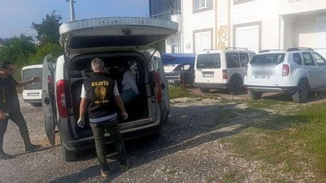 Camiye gelen eski belediye başkanına büyük şok: Bu sefer ayakkabı değil, otomobil çalındı