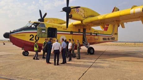 Ayuda europea para combatir los incendios de CyL: aterrizan en Matacán dos aviones-cisterna italianos