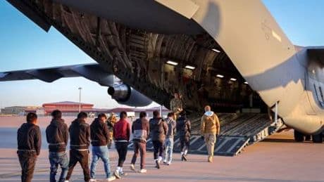 Il pressing di Trump: mille dollari ai migranti irregolari per lasciare gli Stati Uniti