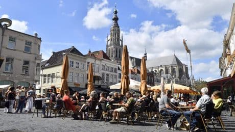 LIVE | Nieuw week start onstuimig, richting weekend keert zomer terug in Nederland