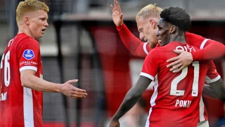 Mexx Meerdink schiet AZ naar finale Europese play-offs na inblikpartijtje tegen Heerenveen