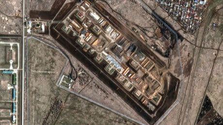 Ukraine-Krieg: Russland: Kiews Drohnen treffen Flugplatz und Raffinerie