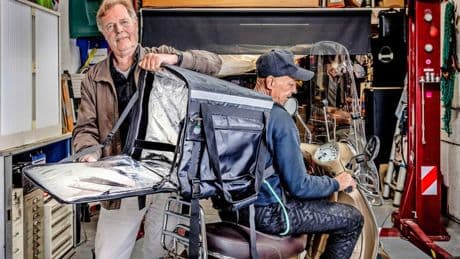 Dirk (64) schrikt van vieze bezorgtassen en bouwt een exemplaar dat bacteriën doodt: ‘Nu nog een investeerder’