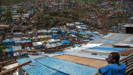 Het Franse eiland Mayotte ligt vier maanden na de verwoestende cycloon nog steeds in puin. ‘Frankrijk geeft geen zak om ons’