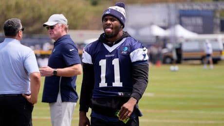 Einen Monat vor Saisonstart - NFL-Superstar will weg!