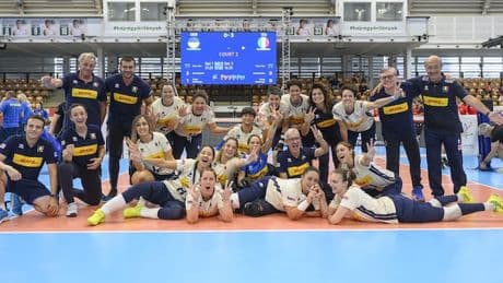 <p style="margin-bottom: 11px;"><span style="font-size: 11pt;"><span style="line-height: 107%;"><span style="font-family: Arial,sans-serif;">Europei Sitting: le azzurre staccano il pass per la finale</span></span></span></p>