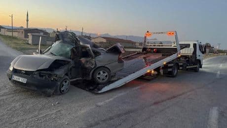 Konya’da direğe çarpan otomobilin sürücüsü hayatını kaybetti