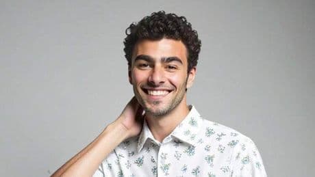Shein publica el anuncio de una camisa con una imagen de Luigi Mangione generada por IA