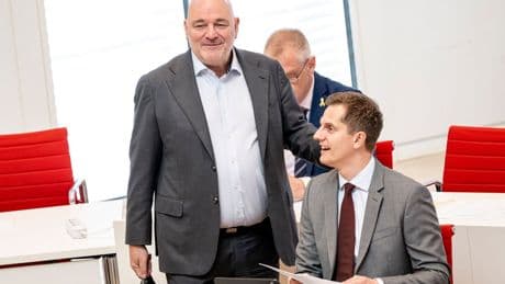 Sparpläne: Knappe Mehrheit: Landtag stellt Weichen für Haushalt