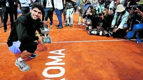 Alcaraz baja a la tierra a Sinner en Roma