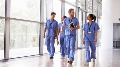 Sanità, Osservatorio infermieri: il 58% valuta di lasciare e il 51% ha subito un'aggressione
