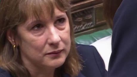 Pound plunges and gilts soar as Rachel Reeves chaos 'echoes of Liz Truss'