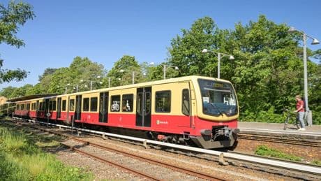 Berlin: Junger Mann stirbt beim S-Bahn-Surfen