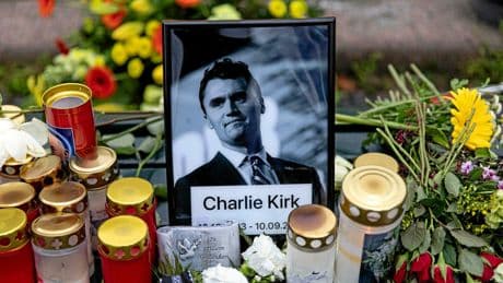 Après l’assassinat de Charlie Kirk, la chasse aux sorcières s’organise en ligne