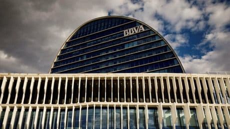 Banken : Digitalbank BBVA reagiert auf Kundenbeschwerden nach Deutschland-Start – „Bei alten Telefonen wird es schwierig“