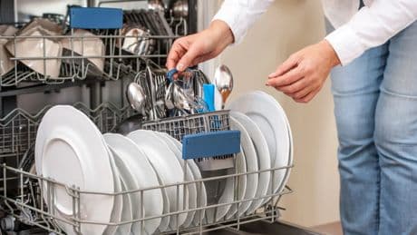 Los trucos para llenar mejor el lavavajillas, según trabajadores de hostelería