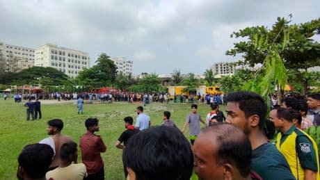 Militärflugzeug auf Schule gestürzt: 16 Tote in Bangladesch