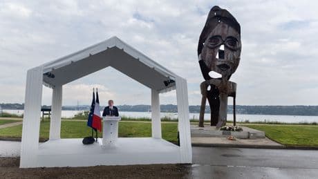 Bayrou à Brest : quelle est cette étrange statue géante mise à l’honneur par le premier ministre ?