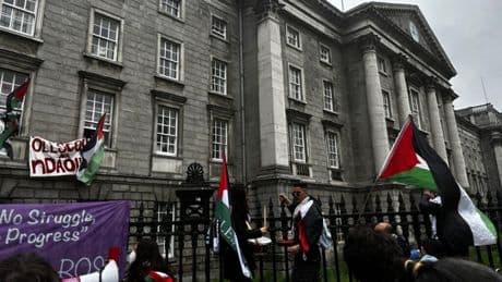 Irlande: l'université Trinity College coupe tout lien avec Israël en protestation contre la guerre à Gaza