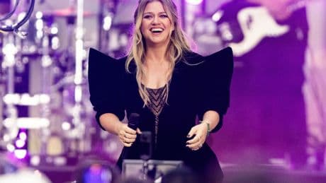 Kelly Clarkson’s New Single Jumps Nearly 300% In Sales