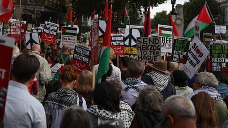 İsrail Cumhurbaşkanı Herzog Londra'da protesto edildi: Savaş suçlusu ülkede istenmiyor
