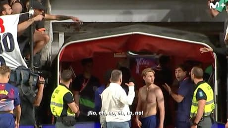 El desagradable episodio de Frenkie de Jong y Balde con los ultras del Rayo: "En el fondo de Vallecas no se regalan camisetas, fuera"