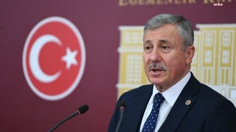 Selçuk Özdağ: “Yurt dışı çıkış harcı ya tamamen kaldırılmalı ya da makul seviyelere çekilmelidir”