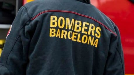 Al menos dos heridos tras registrarse un incendio de un edificio en el barrio de Les Corts de Barcelona