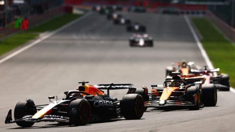 Max Verstappen geeft geen krimp en wint sprintrace op Spa-Francorchamps