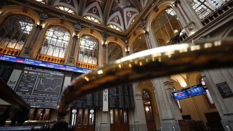 El Ibex 35 cierra por encima de los 15.000 puntos por primera vez en 18 años