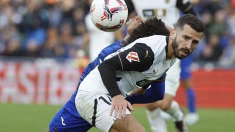 Gayà, a un partido de igualar a Angulo