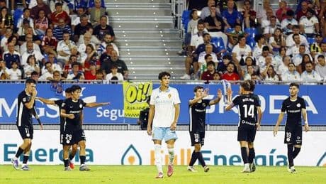 La contracrónica del Real Zaragoza-Andorra. Una verbena en agosto