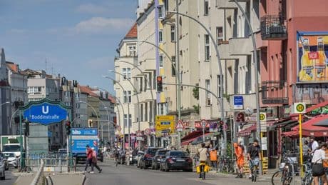 Berlin-Neukölln: Vermummte Person schießt auf Café in der Hermannstraße
