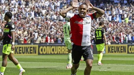 LIVE Eredivisie: Feyenoord speelt PSV van het veld, Peter Bosz grijpt in