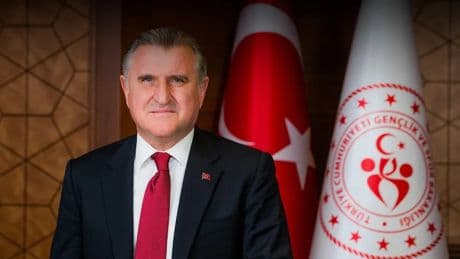 Bakan Bak, Türkiye Kupası'nı kazanan Galatasaray'ı kutladı