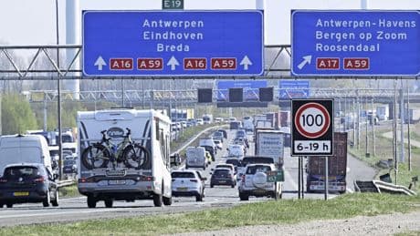 Veel files door vakantieverkeer, werkzaamheden en ongevallen